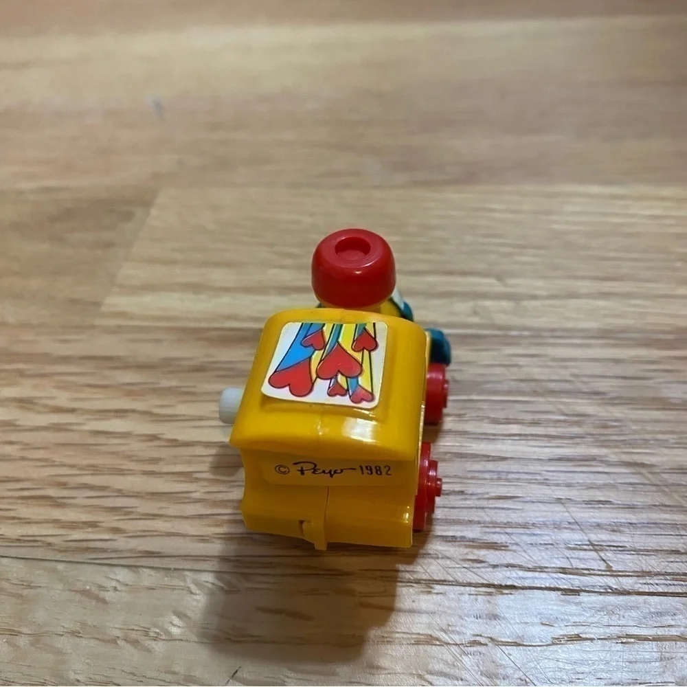 Vintage Smurf Wind Up Train Toy Kids Peyer 1982 Yellow Red